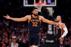 转折点！纽约尼克斯队长鼓劲，欧篮联赛后攻防权衡，悬念犹存，身体对抗强度拉满的简单介绍开云集团