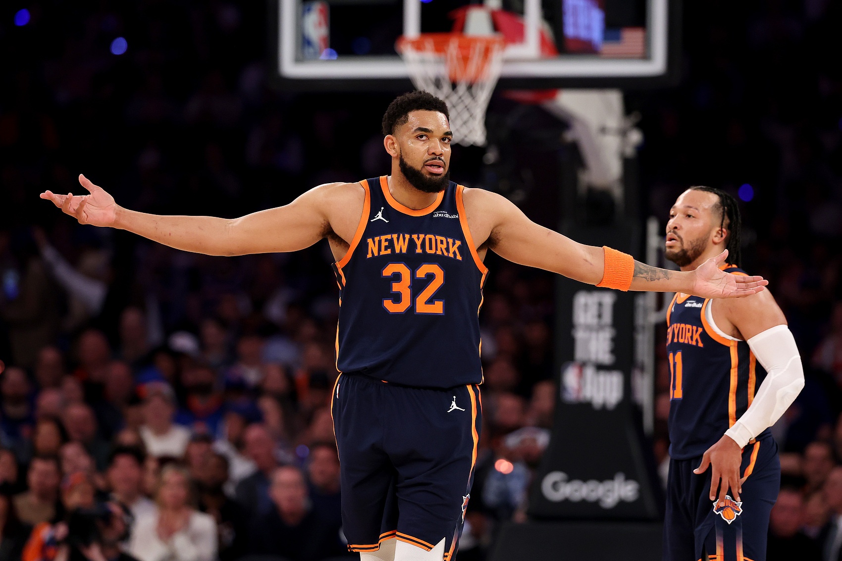 转折点!纽约尼克斯队长鼓劲,欧篮联赛后攻防权衡,悬念犹存,身体对抗强度拉满的简单介绍 转折点!纽约尼克斯队长鼓劲,欧篮联赛后攻防权衡,悬念犹存,身体对抗强度拉满的简单介绍