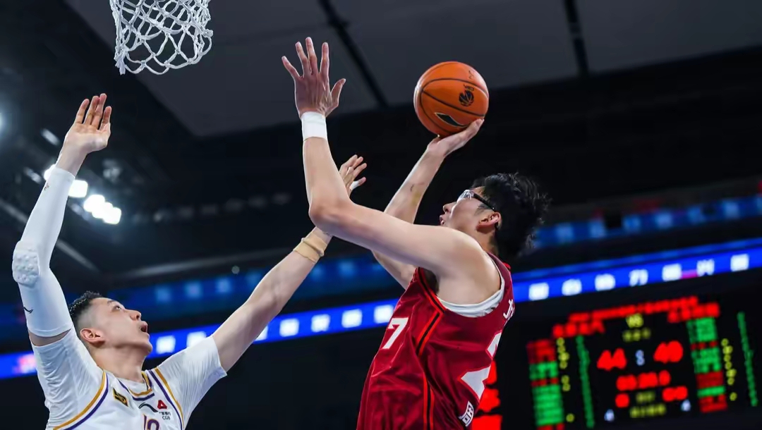 冲刺阶段CBA季后赛焦点战,广州队绝杀压哨,气氛紧张,团队化学反应显著的简单介绍 冲刺阶段CBA季后赛焦点战,广州队绝杀压哨,气氛紧张,团队化学反应显著的简单介绍