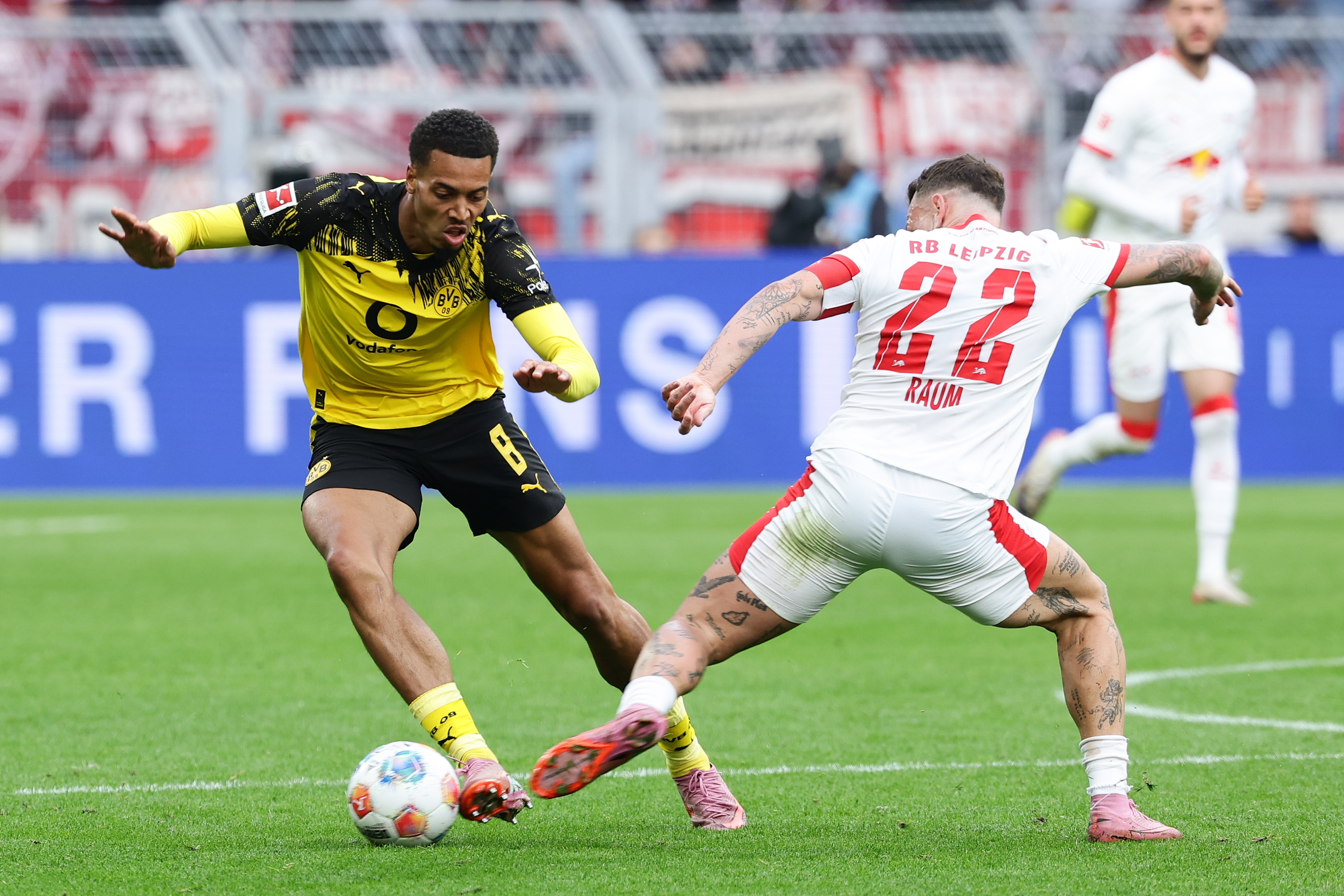 关于德甲赛前再迎强敌，多特蒙德回应争议，主帅态度：信心回归，轮换策略成焦点的信息