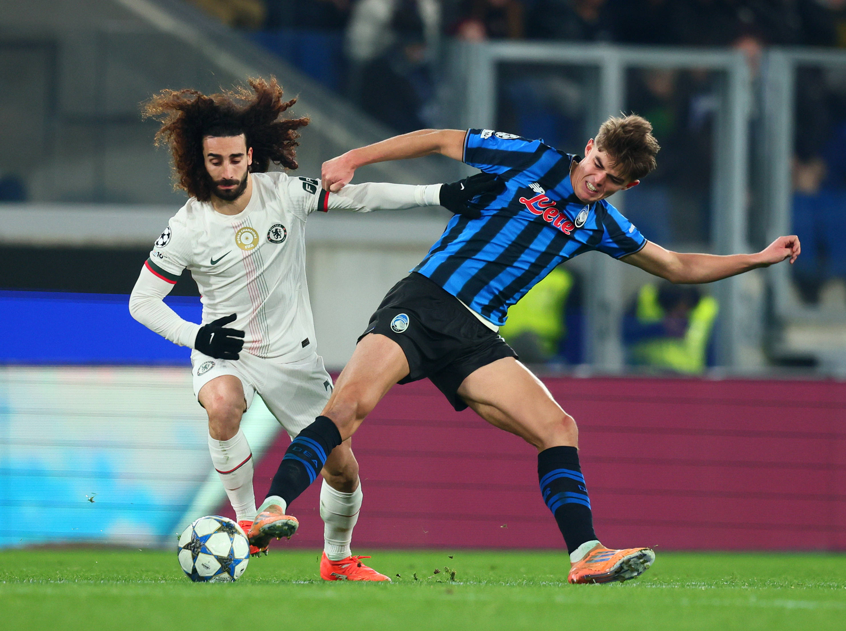 欧冠倒计时；切尔西今夜回应争议；细节引发关注；气氛紧张；赛季目标并未改变的简单介绍