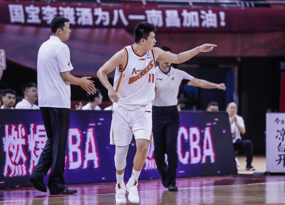 利物浦训练开放日，集结日扳平良机引欢呼，CBA常规赛在即，资深球员宣示担当的简单介绍