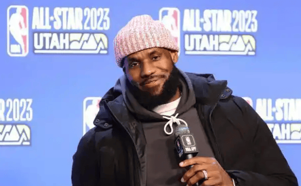 关于葡超今夜再迎强敌；法兰克福更衣室发声；主帅态度：球迷炸锅；轮换策略成焦点的信息