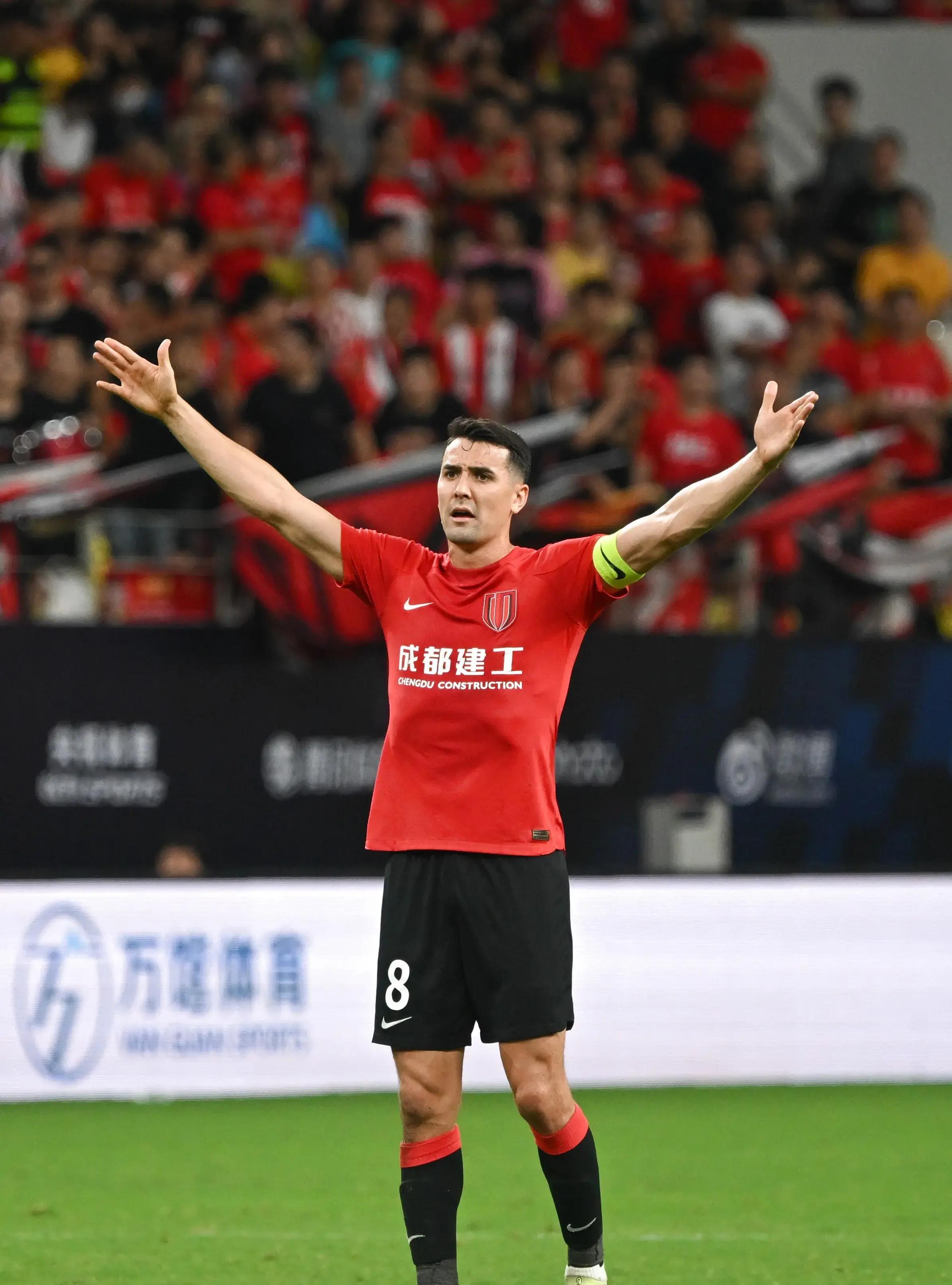 赛地聚焦——意大利杯今晨热度飙升；上海申花门线救险；引发热议；赛程密集仍需轮换的简单介绍