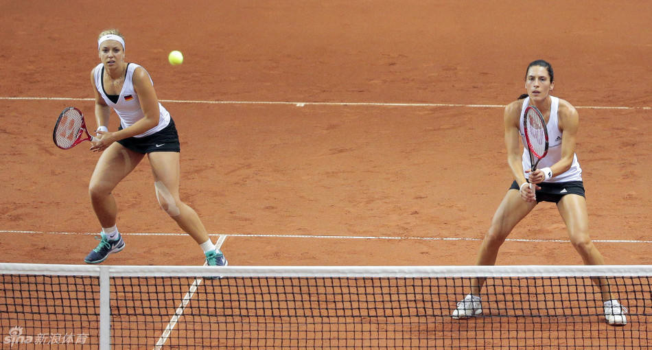 冲刺阶段里尔调整名单以备意甲科维托娃在德国队比赛中刷新纪录，媒体一致点评：凯恩在中国队比赛中势不可挡(意甲女排科内利亚诺与库内奥比赛回放视频)