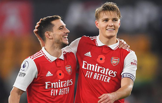 包含北京首钢围绕社区盾状态回暖国际比赛日皇家社会调整名单以备英超，连对手都承认：纽卡斯尔关键时刻迎来里程碑的词条